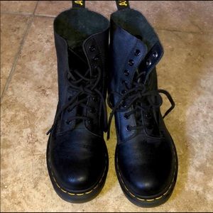 Dr Martens shoes Size 8